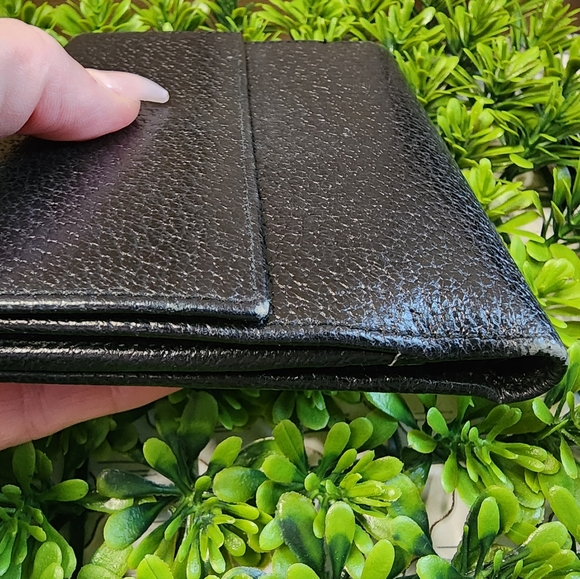 GUC Gucci G Clasp Compact Leather Wallet - Picture 15 of 16